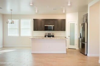 7006 Sentinel Ave in Las Cruces, NM - Foto de edificio - Building Photo