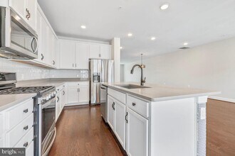 23520 Overlook Park Dr in Clarksburg, MD - Building Photo - Building Photo