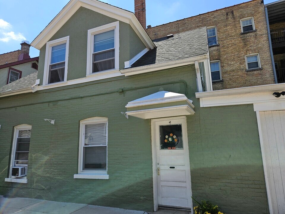 7328 N Honore St in Chicago, IL - Building Photo