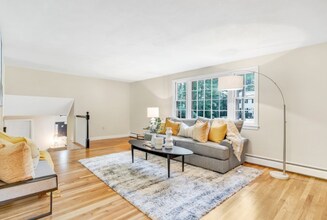 310 Hayward Mill Rd in Concord, MA - Foto de edificio - Building Photo