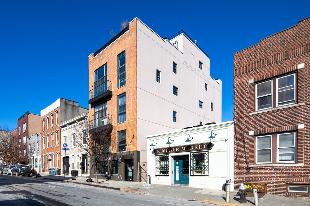 189 Greenpoint Ave in Brooklyn, NY - Foto de edificio