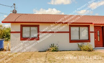 122 Gordon Ave in Lehigh Acres, FL - Building Photo