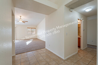 7621 S Laurel Willow Dr in Tucson, AZ - Building Photo - Building Photo