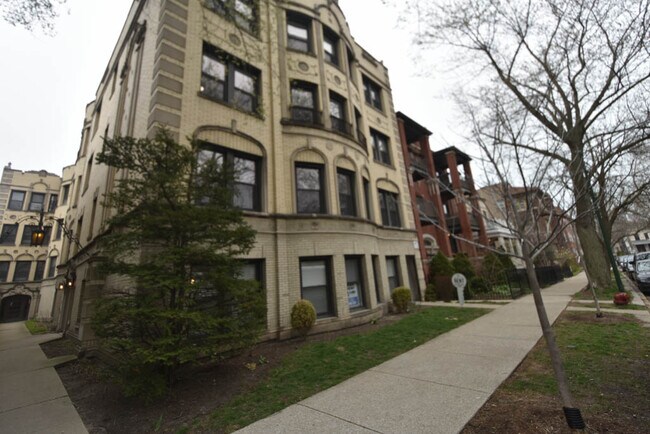 property at 1434 W Farragut Ave