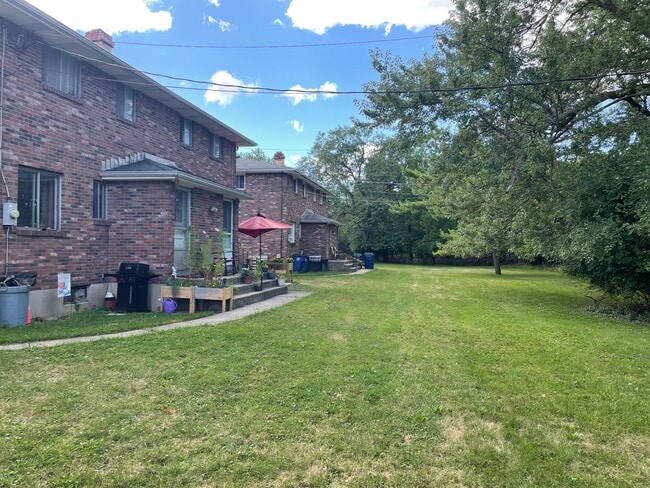 43 Williamsburg Sq, Unit A in Buffalo, NY - Foto de edificio - Building Photo