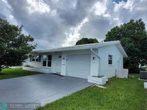 7112 NW 72nd St in Tamarac, FL - Foto de edificio - Building Photo