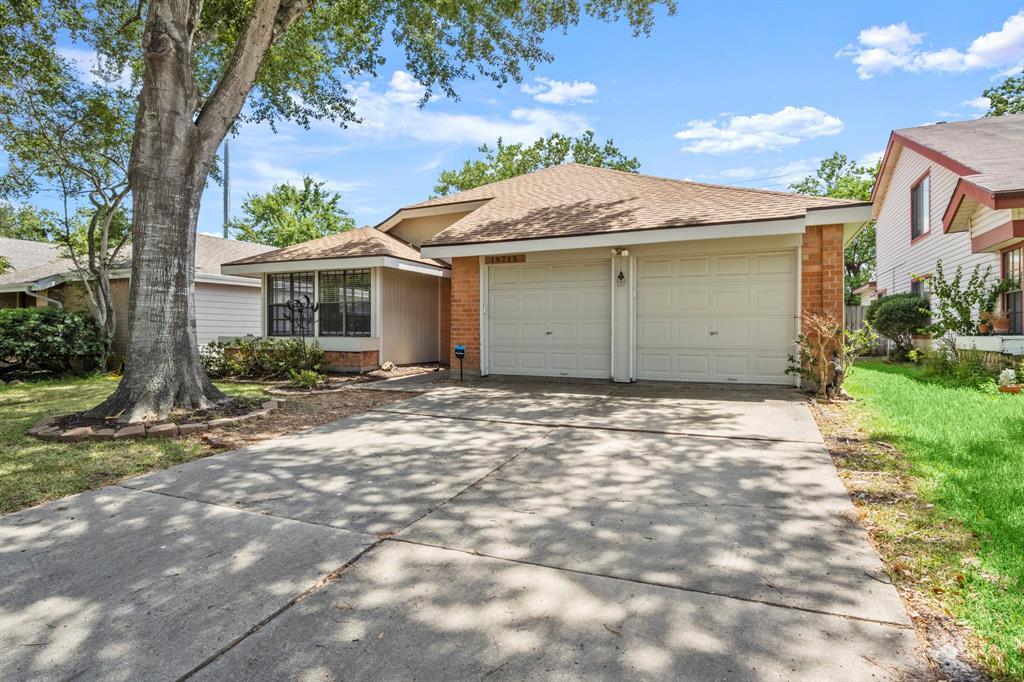 19715 Coppervine Ln in Houston, TX - Building Photo