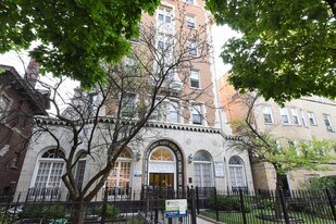 4521 N Malden, Unit 504 in Chicago, IL - Building Photo