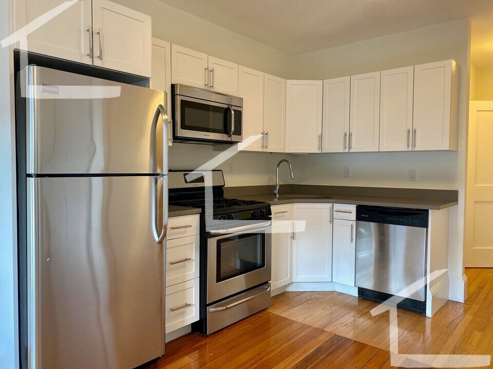 81 Harvard St in Brookline, MA - Building Photo