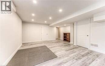 93 Tremaine Dr in Kitchener, ON - Building Photo - Building Photo