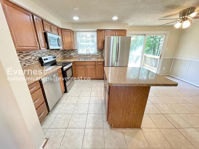 3324 Rollingwood Dr in Woodbridge, VA - Foto de edificio - Building Photo