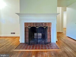 5612 Massachusetts Ave in Bethesda, MD - Building Photo - Building Photo