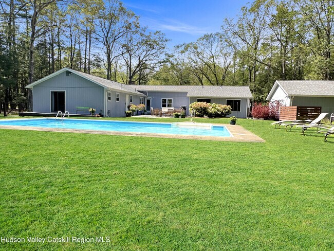 64 Meher Cir in Woodstock, NY - Building Photo - Building Photo