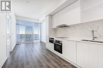 138-6138 Downes St in Toronto, ON - Building Photo - Building Photo