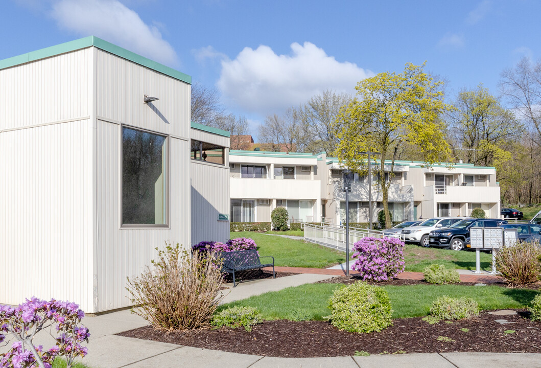 Walnut Hill Apartments 55+ Senior Apartments in West Haverstraw, NY - Foto de edificio