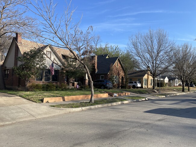 3232 Cockrell Ave in Fort Worth, TX - Building Photo - Building Photo