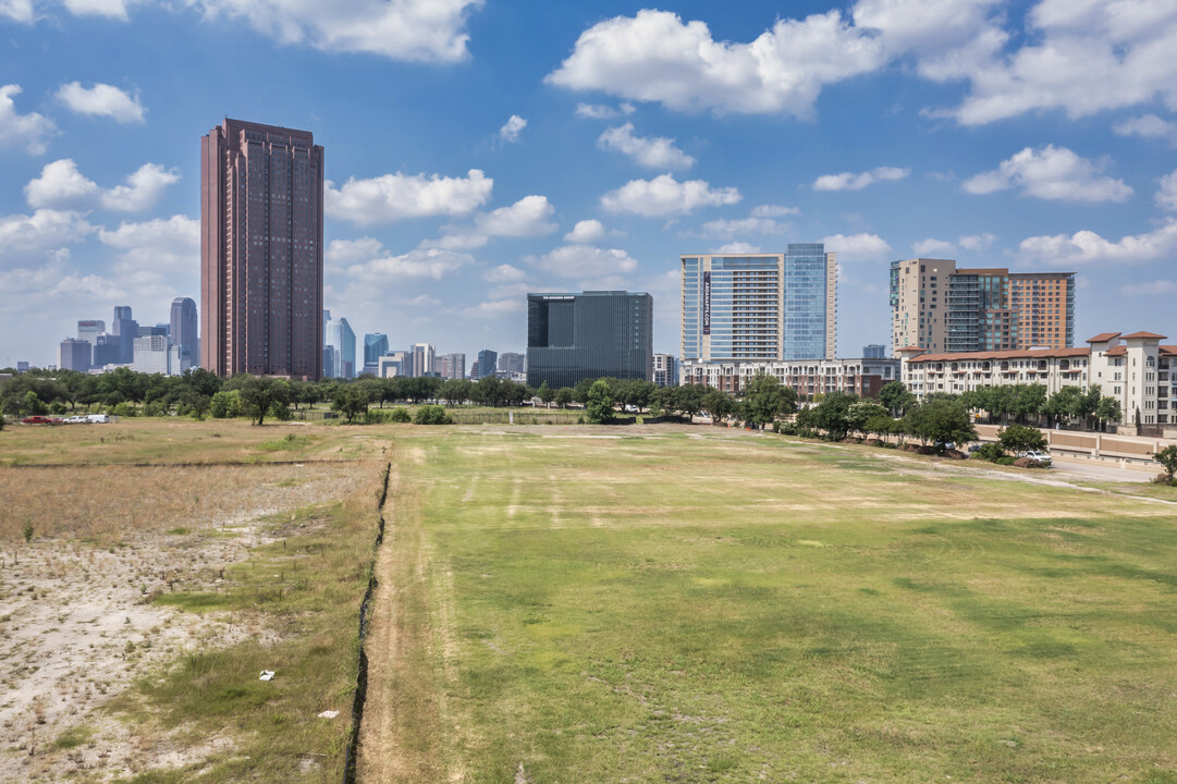 Jefferson at Central in Dallas, TX - Foto de edificio