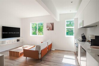 136 NE 46th St in Miami, FL - Building Photo - Building Photo