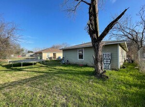 411 Amires Pl in San Antonio, TX - Building Photo - Building Photo