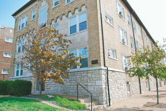 Toronto Parcade Apartments in St. Louis, MO - Building Photo - Building Photo