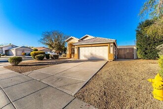 9438 W Monroe St in Peoria, AZ - Building Photo - Building Photo