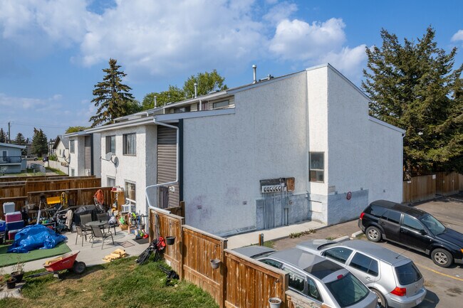 1220 43 St SE in Calgary, AB - Building Photo - Building Photo