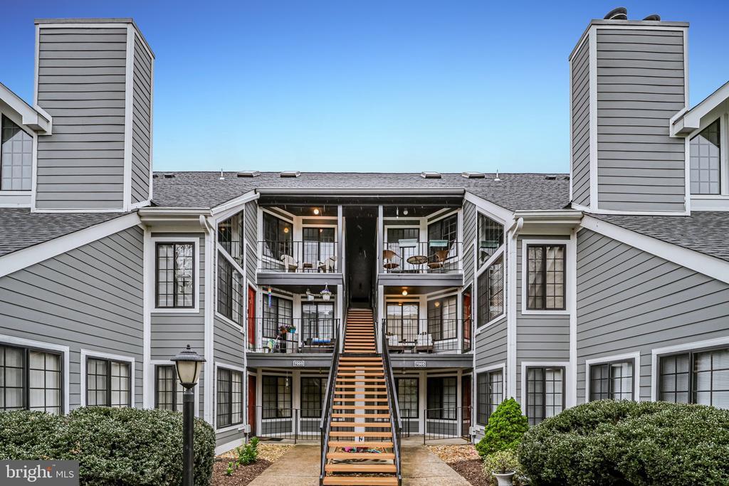 7005 Birkenhead Pl in Alexandria, VA - Building Photo