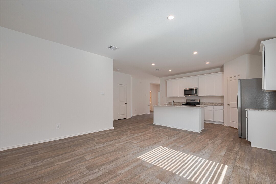 30842 Brightwell Bnd in Fulshear, TX - Building Photo