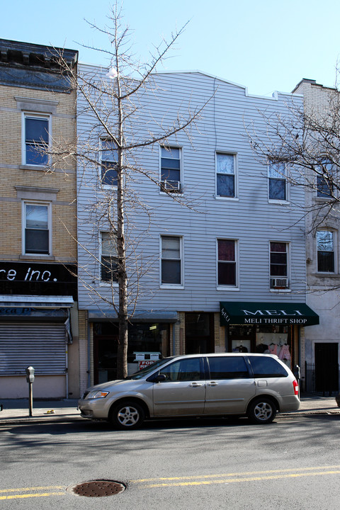 803 Seneca Ave in Ridgewood, NY - Foto de edificio