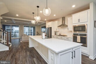 2269 Woodland Gap Terrace in Herndon, VA - Building Photo - Building Photo