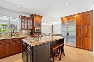 14700 SW 78th Ave in Palmetto Bay, FL - Foto de edificio - Building Photo