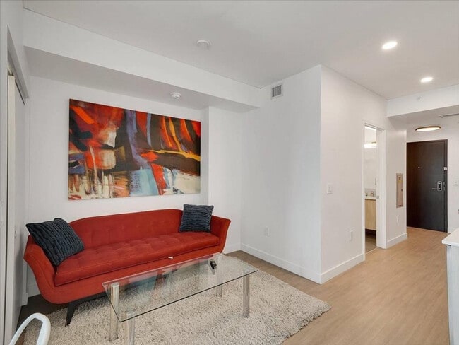 property at 817 N 6th St