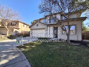 313 Dorinda Ct in Lincoln, CA - Building Photo - Building Photo