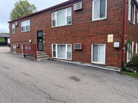 3341 Parkcrest Ln, Unit 1 in Cincinnati, OH - Building Photo