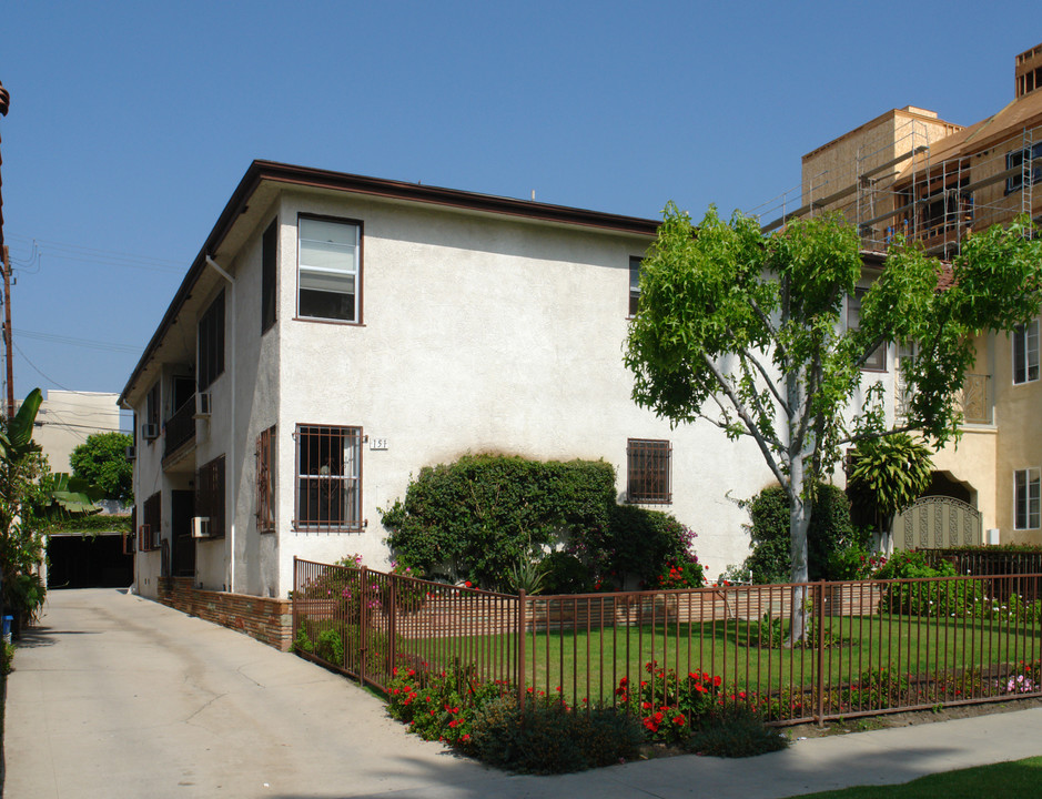 151 N Hamilton Dr in Beverly Hills, CA - Building Photo