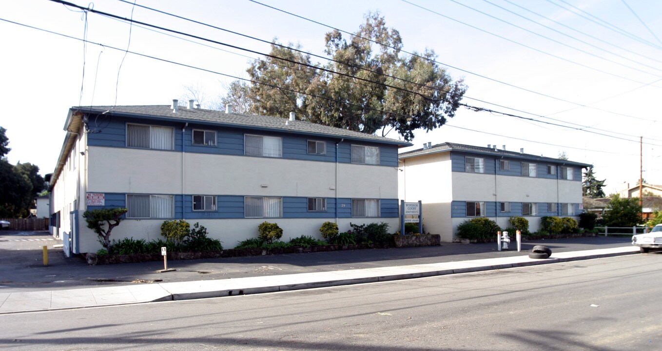 Windsor Court Apartments in Mountain View, CA - Building Photo