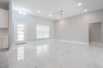 4 Karl Ct in Palm Coast, FL - Building Photo - Building Photo