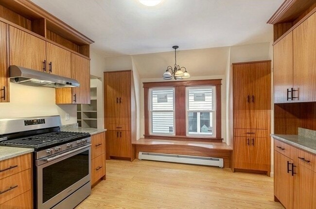 12 Hampden St in Gloucester, MA - Building Photo - Building Photo