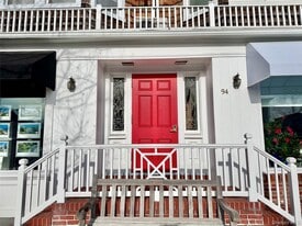 94 Main St in Westhampton Beach, NY - Building Photo