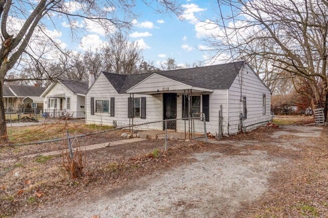 property at 1213 N Brown Ave