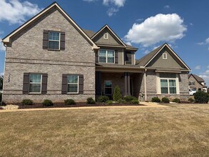 Beautiful 5 Bedroom Home in The Cotswolds in Auburn, AL - Foto de edificio - Building Photo