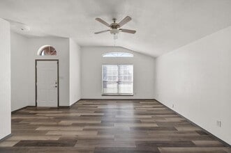 935 Packard Dr in Arlington, TX - Foto de edificio - Building Photo