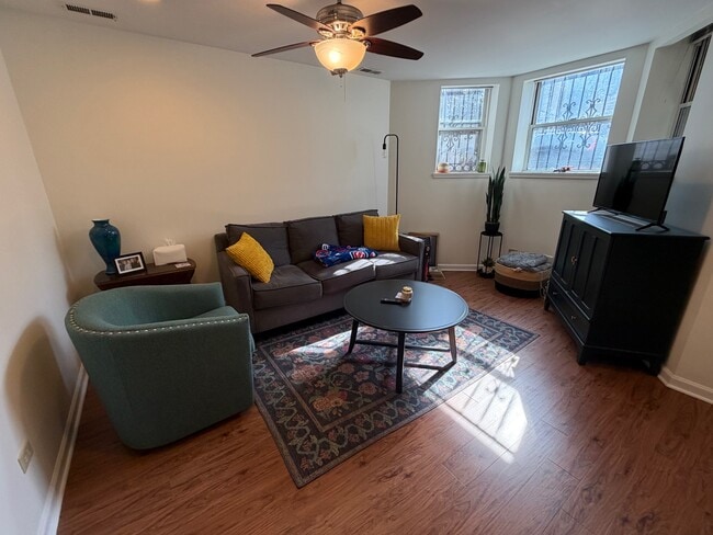 1424 W Fletcher St, Unit G in Chicago, IL - Building Photo - Building Photo