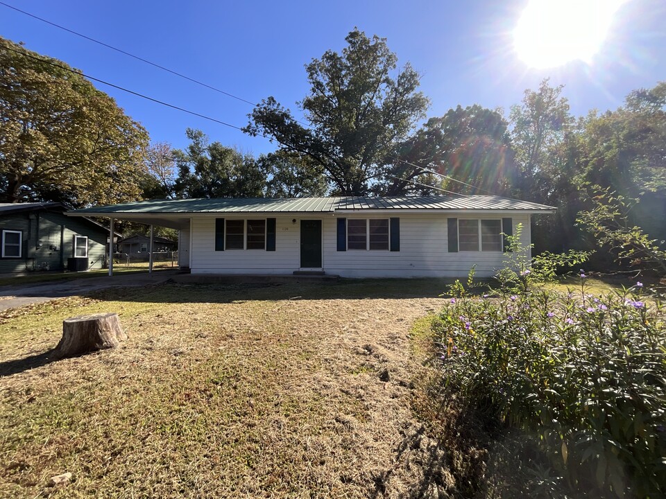 1130 Clay St in Canton, TX - Building Photo