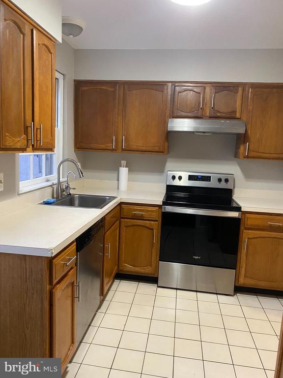 8326 Glastonbury Ct in Annandale, VA - Building Photo - Building Photo