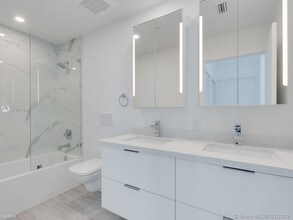 8425 Crespi Blvd-Unit -#3044 in Miami Beach, FL - Building Photo - Building Photo