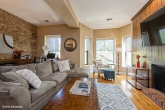 845 W Leland Ave, Unit 2 in Chicago, IL - Building Photo - Building Photo