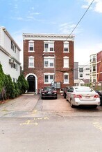 10 Bedford St, Unit #1R in Somerville, MA - Foto de edificio - Building Photo