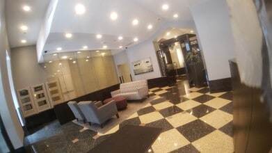 111 W Maple St in Chicago, IL - Building Photo - Building Photo