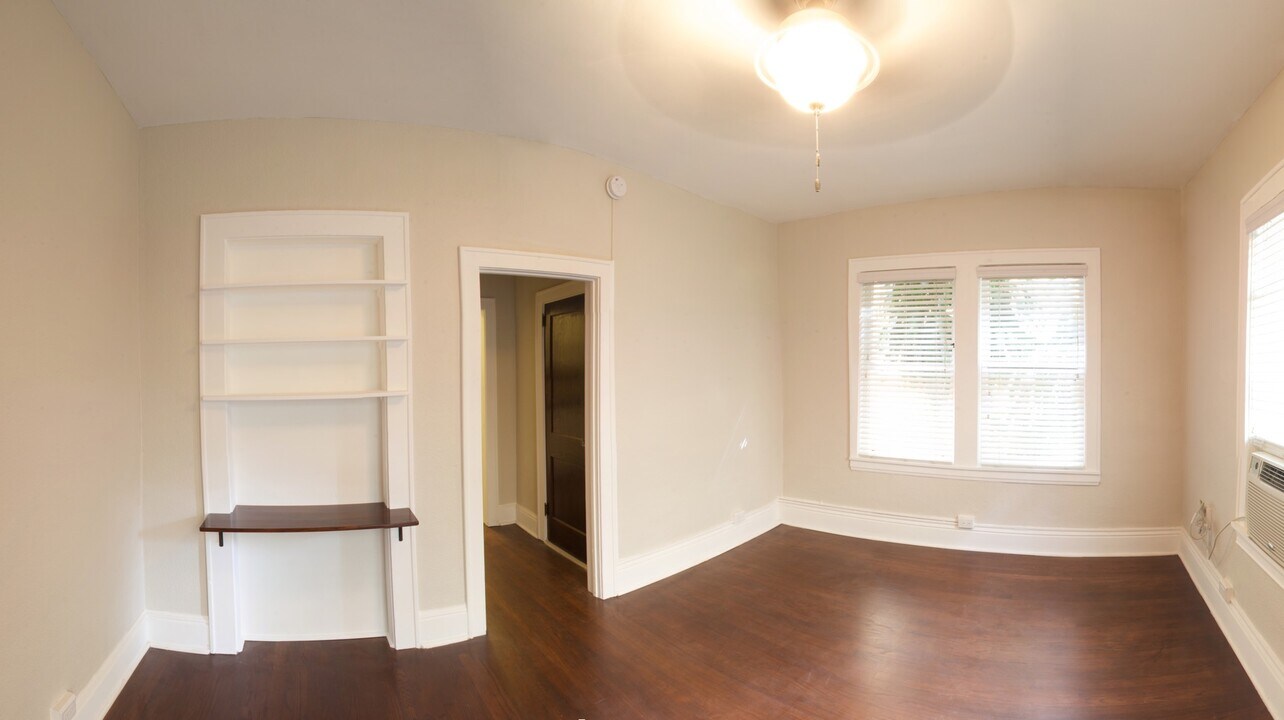 126 Mendoza Ave, Unit 6 Photo